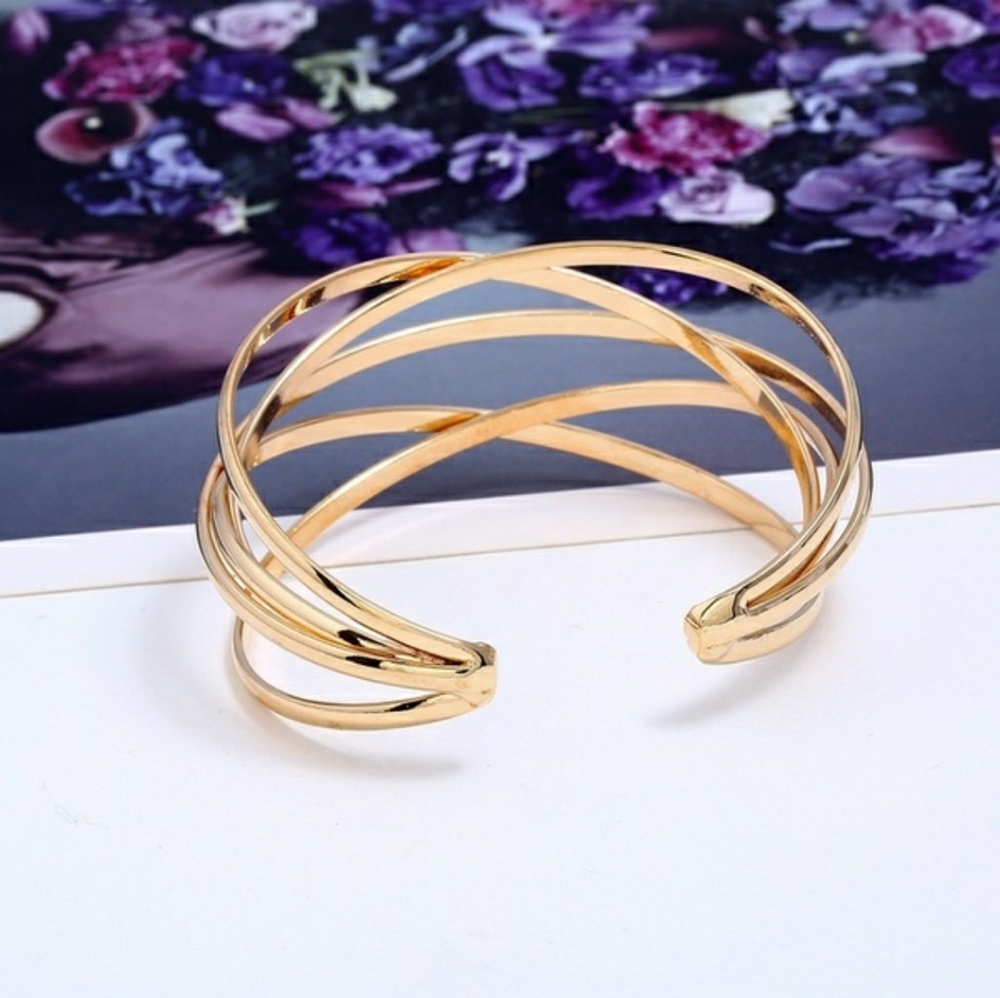 HP🌸Classy Gold Open Cuff Bracelet - Picture 3 of 3